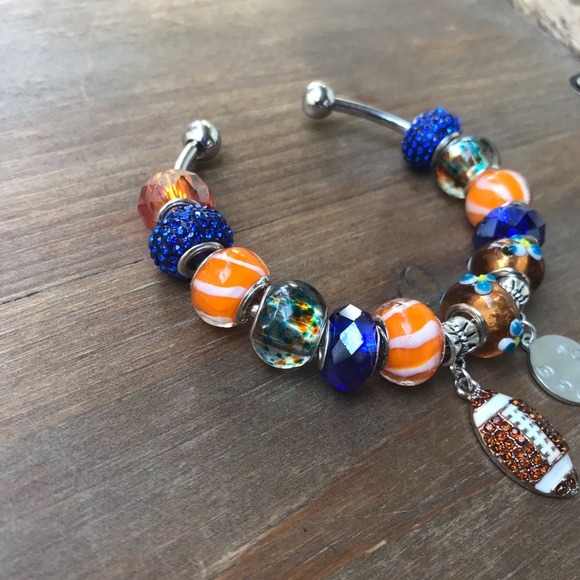 Broncos stamped charm bracelet - Picture 4 of 6
